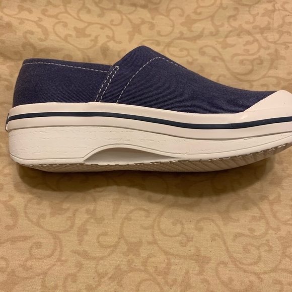 dansko canvas
